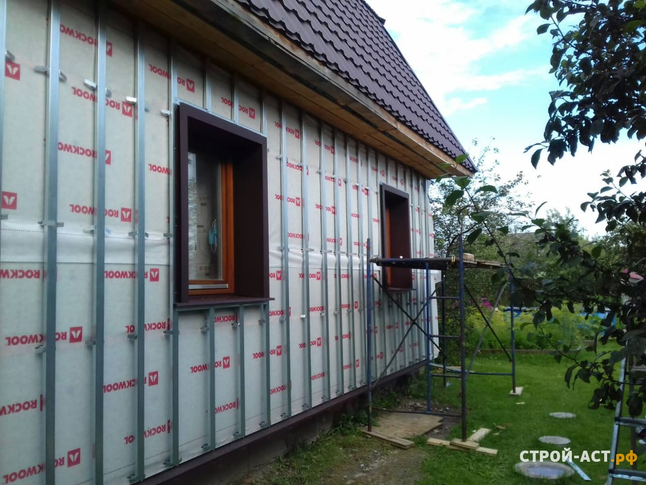 Выбираем оптимальный утеплитель для деревянного дома под сайдинг