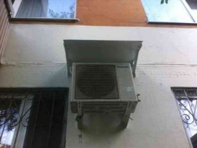 Козырек для кондиционера: варианты защиты, обустройство навеса Козырек для кондиционера: варианты защиты, обустройство навеса