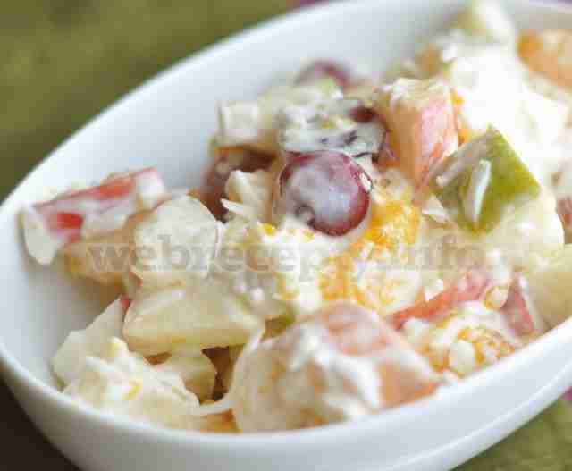 Fruktovyj salat s tvorogom