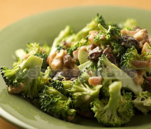 salat-iz-svezhej-brokkoli-recept
