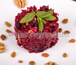 salat monastyrskij svekloj i orehami